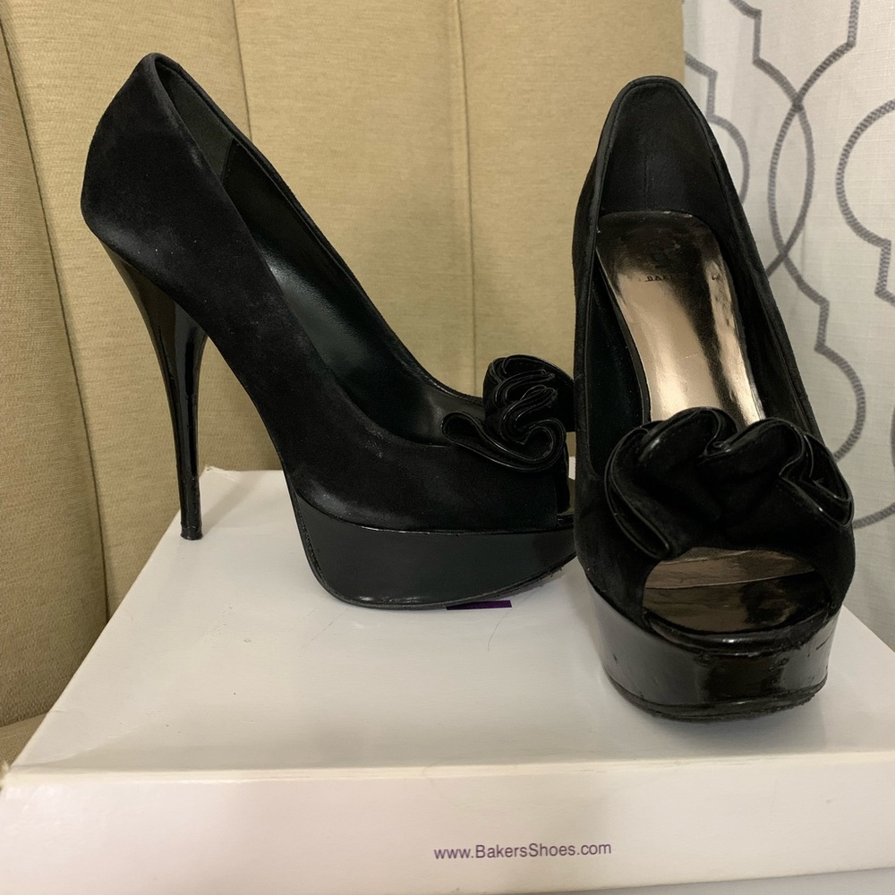 Used women’s suede platform heels. Size 6 Bakers brand